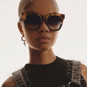 QUAY ~ AFTER HOURS Tortoiseshell Sunglasses